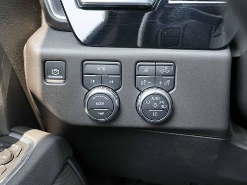 Used 2025 GMC Sierra 1500 SLT AWD/4WD image 38