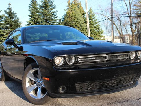 Used 2021 Dodge Challenger SXT RWD image 2