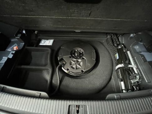 Certified 2024 Volkswagen Atlas SEL Premium R-Line image 30