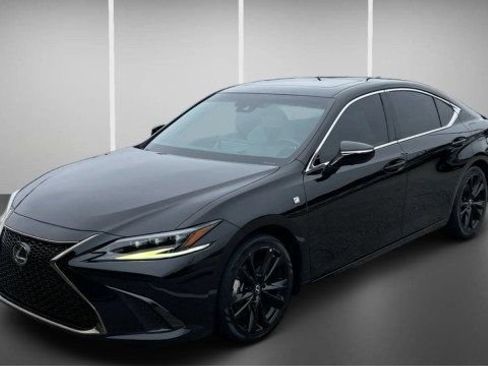 Used 2023 Lexus ES 300h F Sport image 4