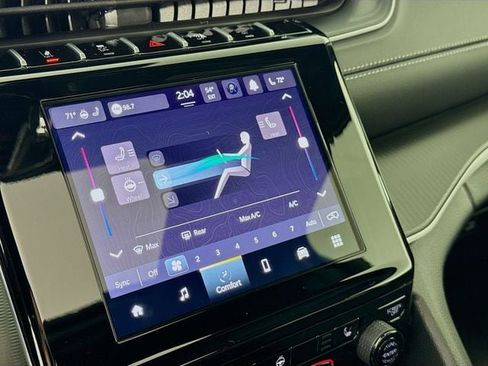 New 2025 Jeep Grand Cherokee Altitude image 18