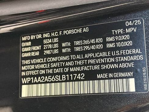 Certified 2025 Porsche Macan image 44