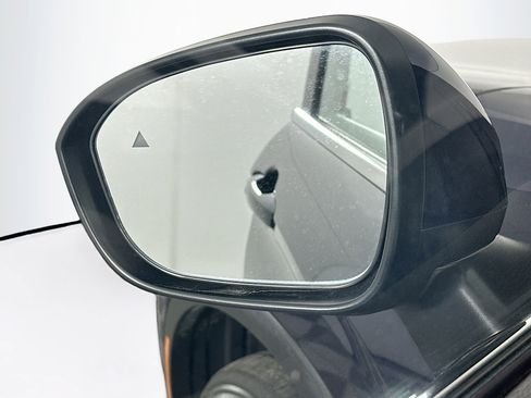 Used 2025 Mitsubishi Outlander SE image 16