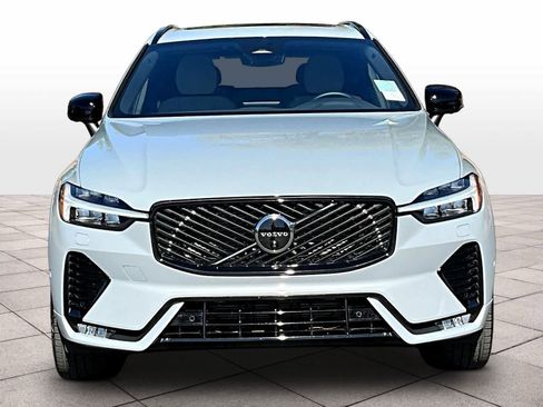 Used 2026 Volvo XC60 B5 Plus w/ Climate Package image 3