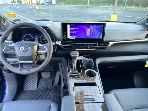 New 2026 Toyota Sienna Platinum AWD/4WD image 20