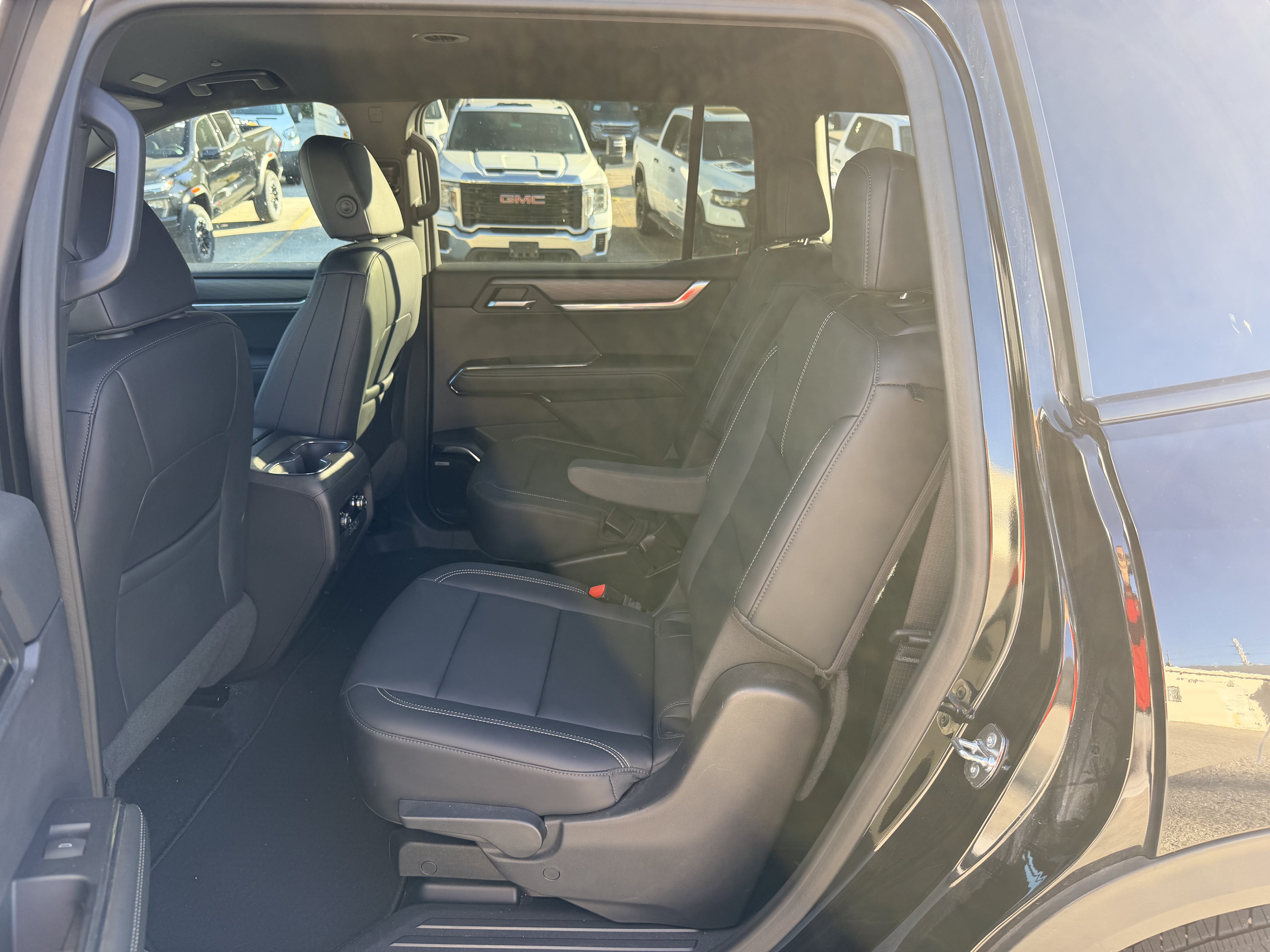 Used 2024 GMC Acadia Elevation FWD image 11