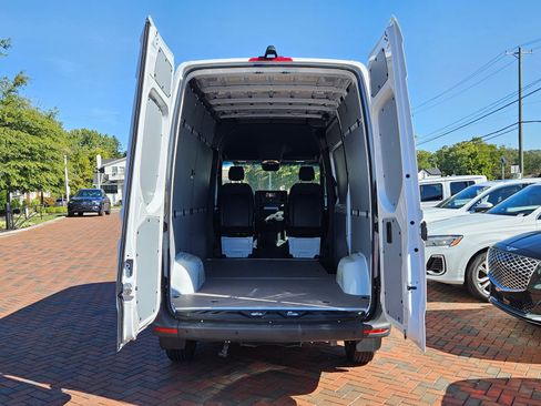 New 2024 Mercedes-Benz Sprinter 2500 image 31
