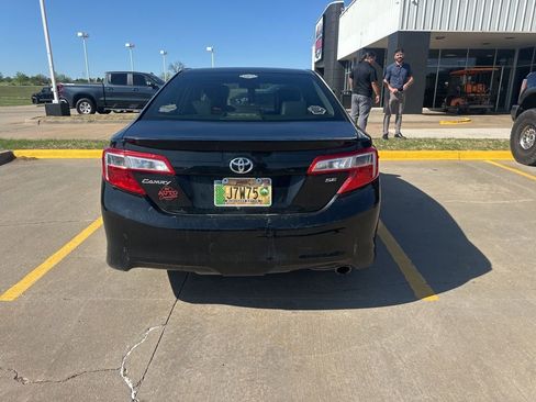 Used 2014 Toyota Camry SE FWD image 2