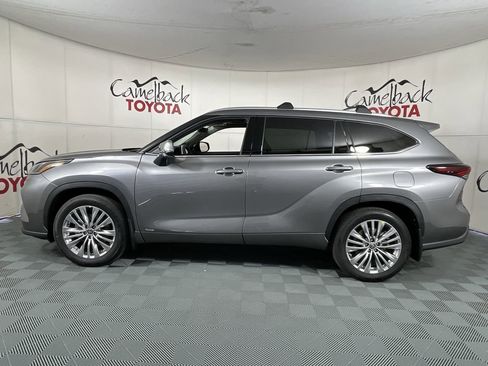 New 2026 Toyota Highlander Platinum image 12