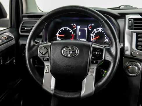 Used 2020 Toyota 4Runner SR5 AWD/4WD image 15