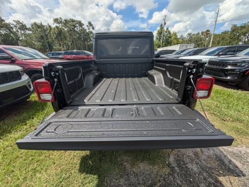 New 2025 Jeep Gladiator Sport image 11