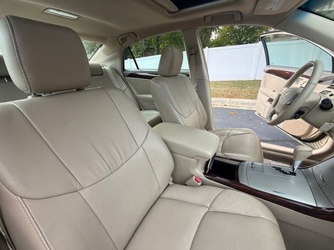 Used 2009 Toyota Avalon XLS image 23