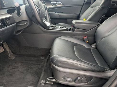 Used 2023 Kia Sportage EX FWD image 9