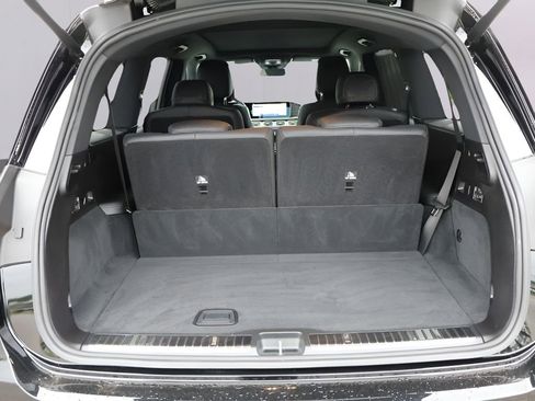 Used 2025 Mercedes-Benz GLS 450 4MATIC image 16