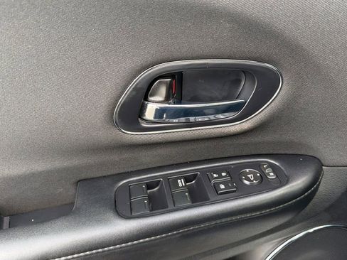 Used 2022 Honda HR-V EX image 11