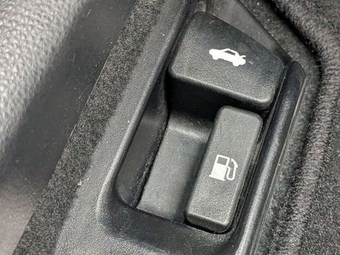 Used 2022 Toyota Corolla LE image 30