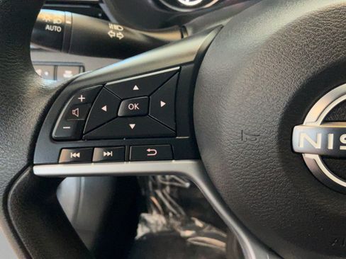 Used 2025 Nissan Altima 2.5 SV FWD image 14