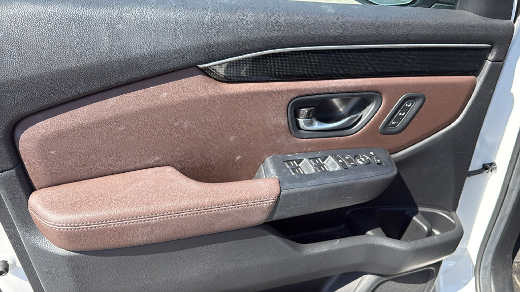 Used 2025 Honda Pilot Elite image 8