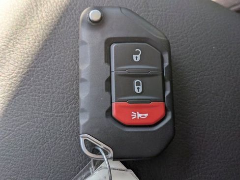 New 2025 Jeep Gladiator Sport image 25