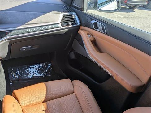 Used 2023 BMW X7 xDrive40i w/ Premium Package image 17