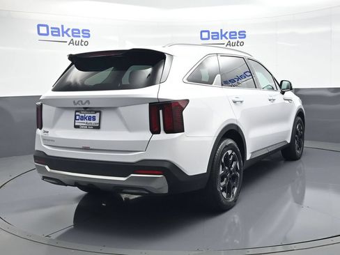 Certified 2026 Kia Sorento S FWD image 7