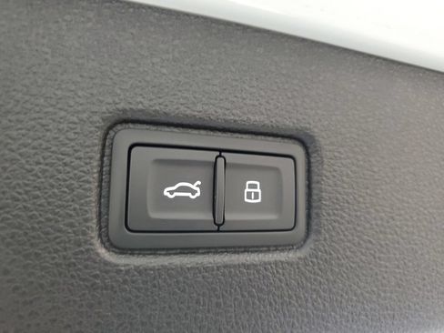 Used 2025 Audi Q7 3.0T Premium AWD/4WD image 9
