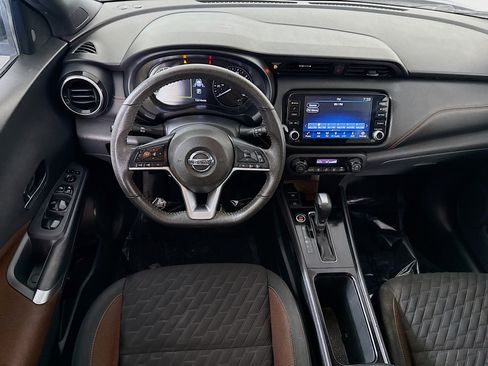 Used 2021 Nissan Kicks SR FWD image 17