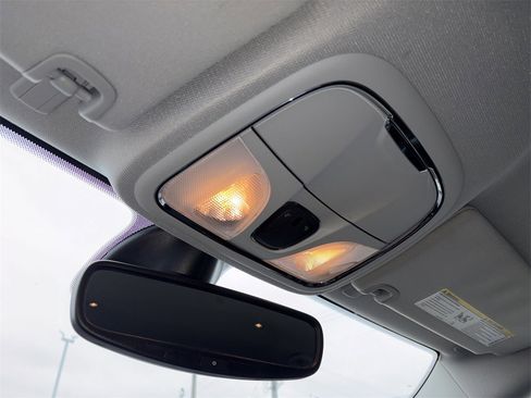 Used 2019 Jeep Cherokee Limited image 16