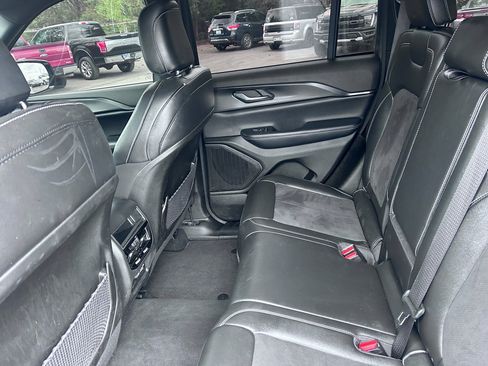 Used 2024 Jeep Grand Cherokee Altitude image 17