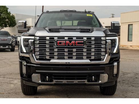 New 2026 GMC Sierra 2500 Denali w/ Denali Reserve Package AWD/4WD image 3