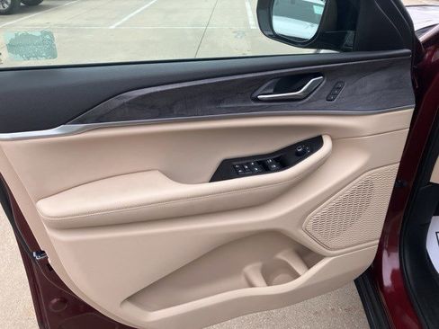 Certified 2024 Jeep Grand Cherokee Limited w/ Luxury Tech Group II image 9