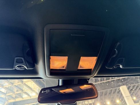 Used 2018 Dodge Challenger SXT image 16