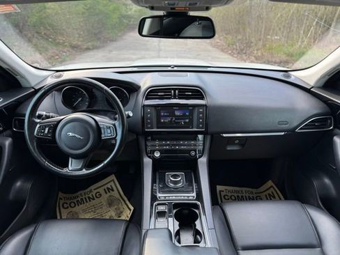 Used 2018 Jaguar F-PACE Premium AWD/4WD image 21