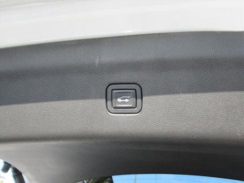 Used 2023 Buick Enclave Essence FWD image 32