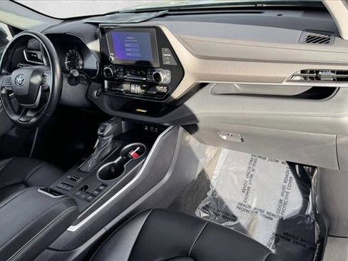 Certified 2024 Toyota Highlander XLE image 15