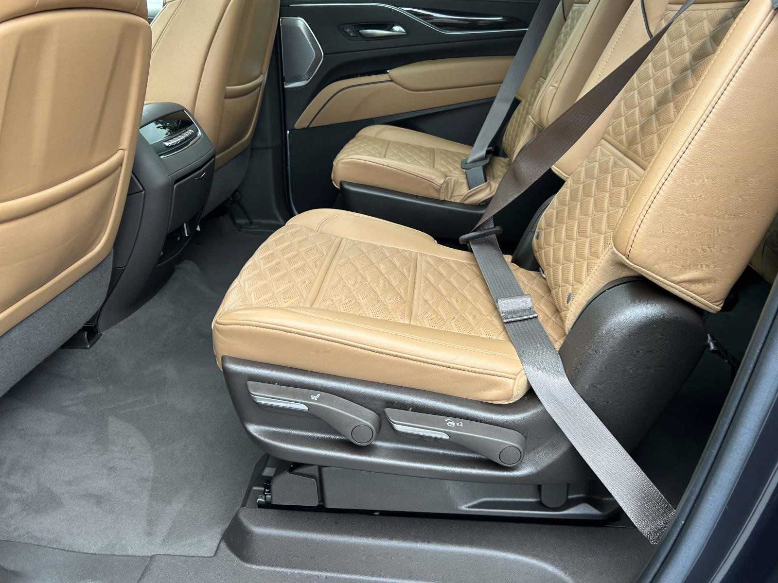 Certified 2022 Cadillac Escalade ESV Premium Luxury w/ Performance Package AWD/4WD image 13