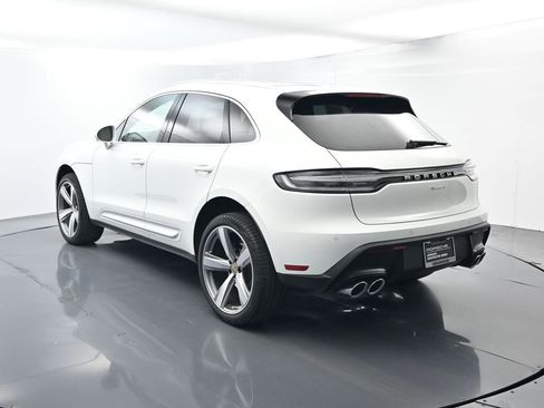 Certified 2025 Porsche Macan AWD/4WD image 3