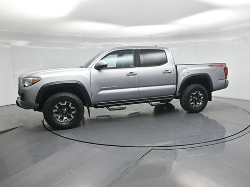 Used 2019 Toyota Tacoma TRD Off-Road w/ Technology Package AWD/4WD image 28