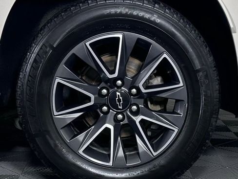 Used 2021 Chevrolet Suburban Z71 w/ Z71 Off-Road Package image 11