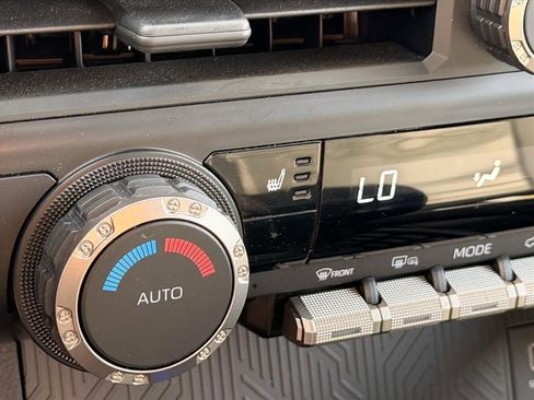 Used 2024 Toyota Tacoma TRD Sport image 20