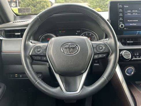 Used 2022 Toyota Venza XLE image 7