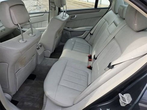 Used 2014 Mercedes-Benz E 550 4MATIC Sedan image 36