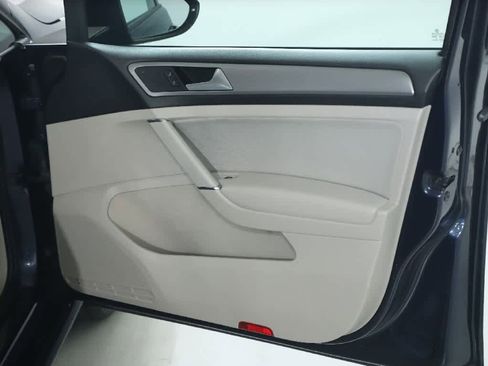 Used 2016 Volkswagen Golf S FWD image 31