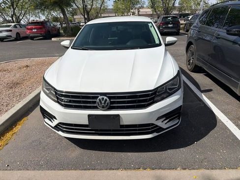 Used 2018 Volkswagen Passat 2.0T R-Line image 4