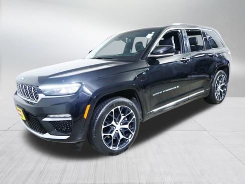 Used 2024 Jeep Grand Cherokee Summit AWD/4WD image 3
