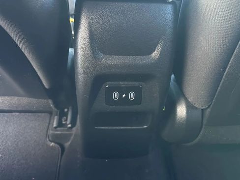 Used 2024 Hyundai Venue SEL FWD image 27