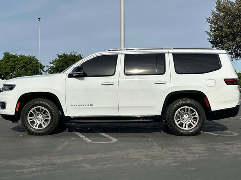 Used 2023 Jeep Wagoneer 4WD w/ Convenience Group I image 7