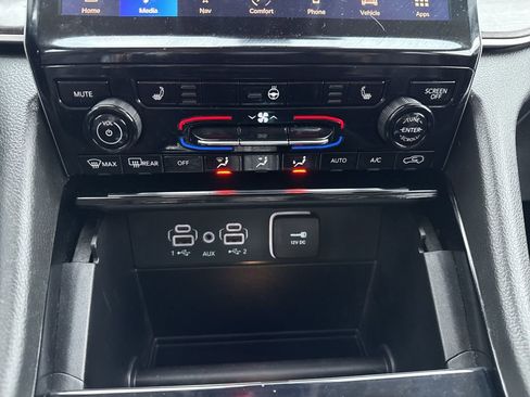 Used 2023 Jeep Grand Cherokee L Limited image 23