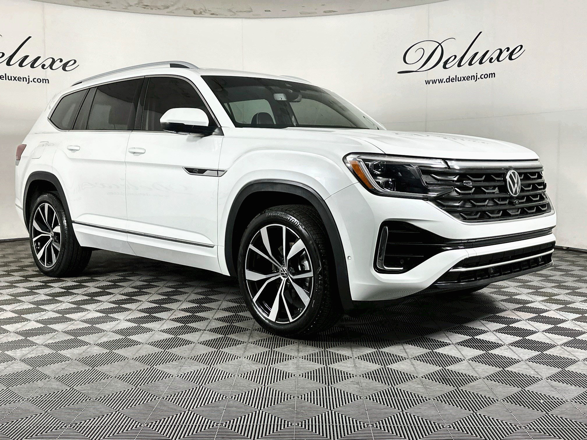 Used 2025 Volkswagen Atlas SEL Premium R-Line AWD/4WD image 1