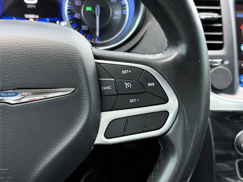Used 2020 Chrysler 300 Touring w/ Driver Convenience Group RWD image 33